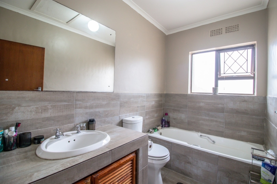 To Let 3 Bedroom Property for Rent in Beacon Bay Eastern Cape